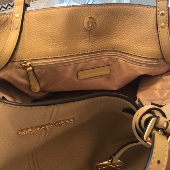 Michael Kors Genuine Tote Bag - Picture 9 of 11